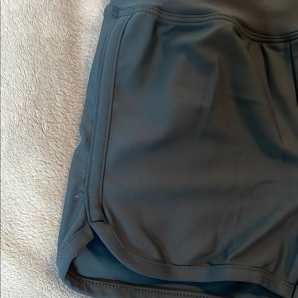 Runway Athletic Quick Dry Shorts Size 6/7 - Picture 3 of 6